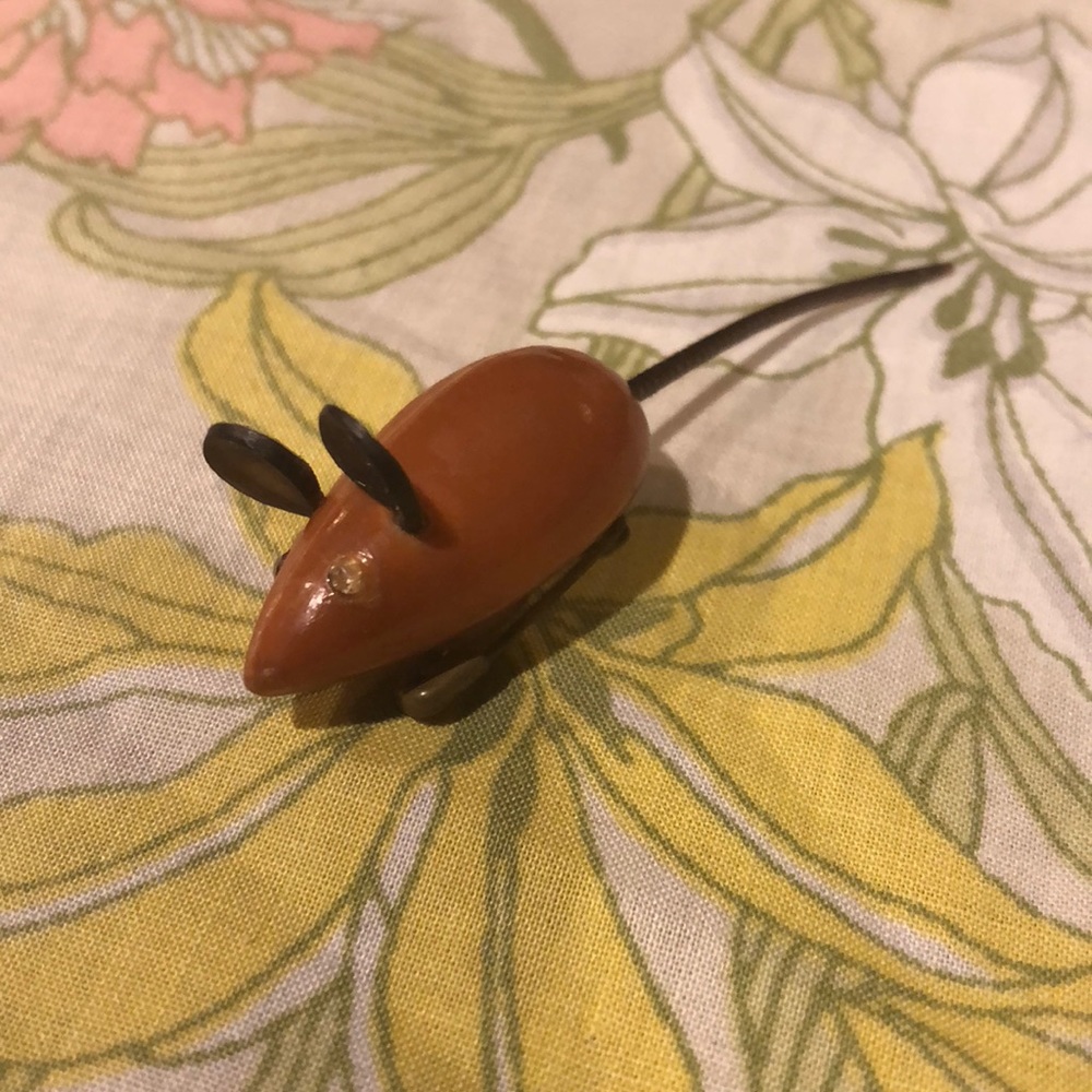 Unique vintage mouse pin